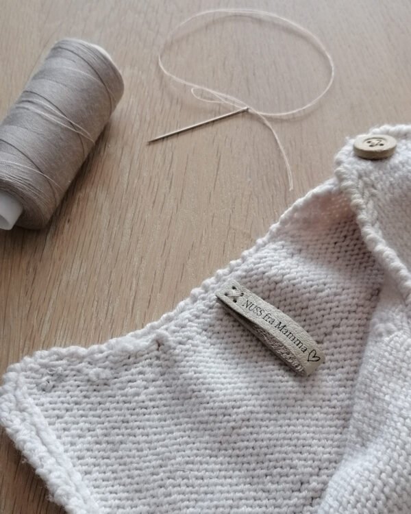 PERSONLIG TEKST - Smal Tekstlapp (syes på) 10 eller 20 stk